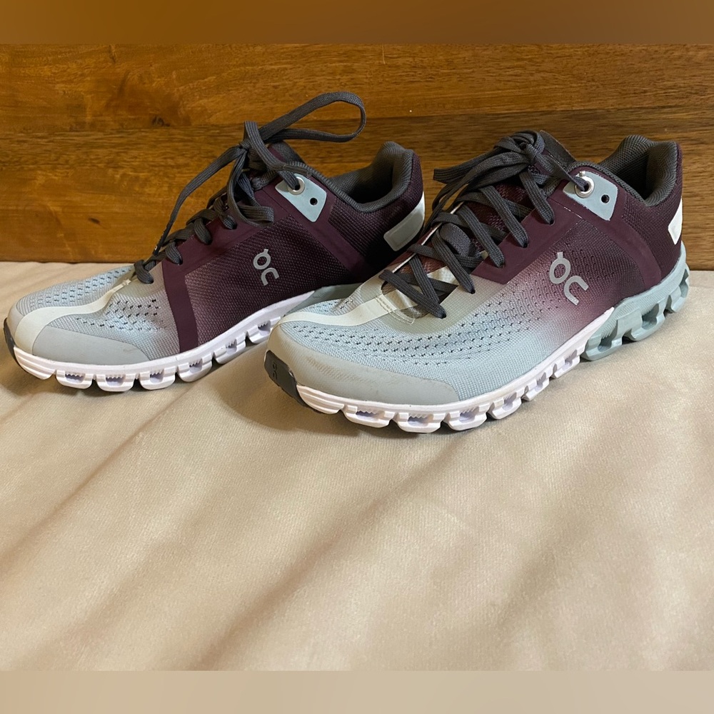 On Women’s Cloud X Sneaker, Size 5.5, women’s